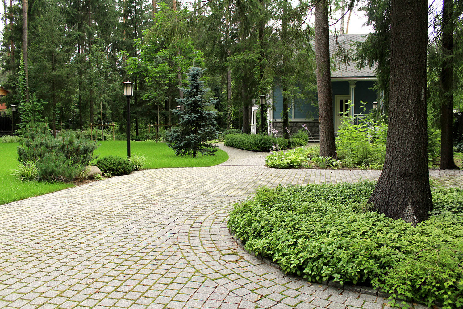 Вопрос: Чем заменить традиционный (партерный) газон