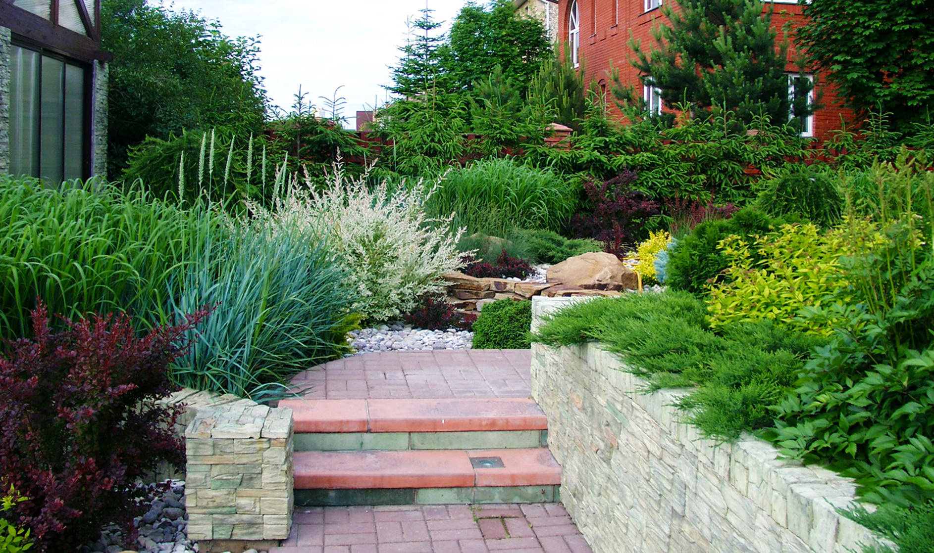 Просто фото: Маленькие сады на заднем дворе — 28 решений