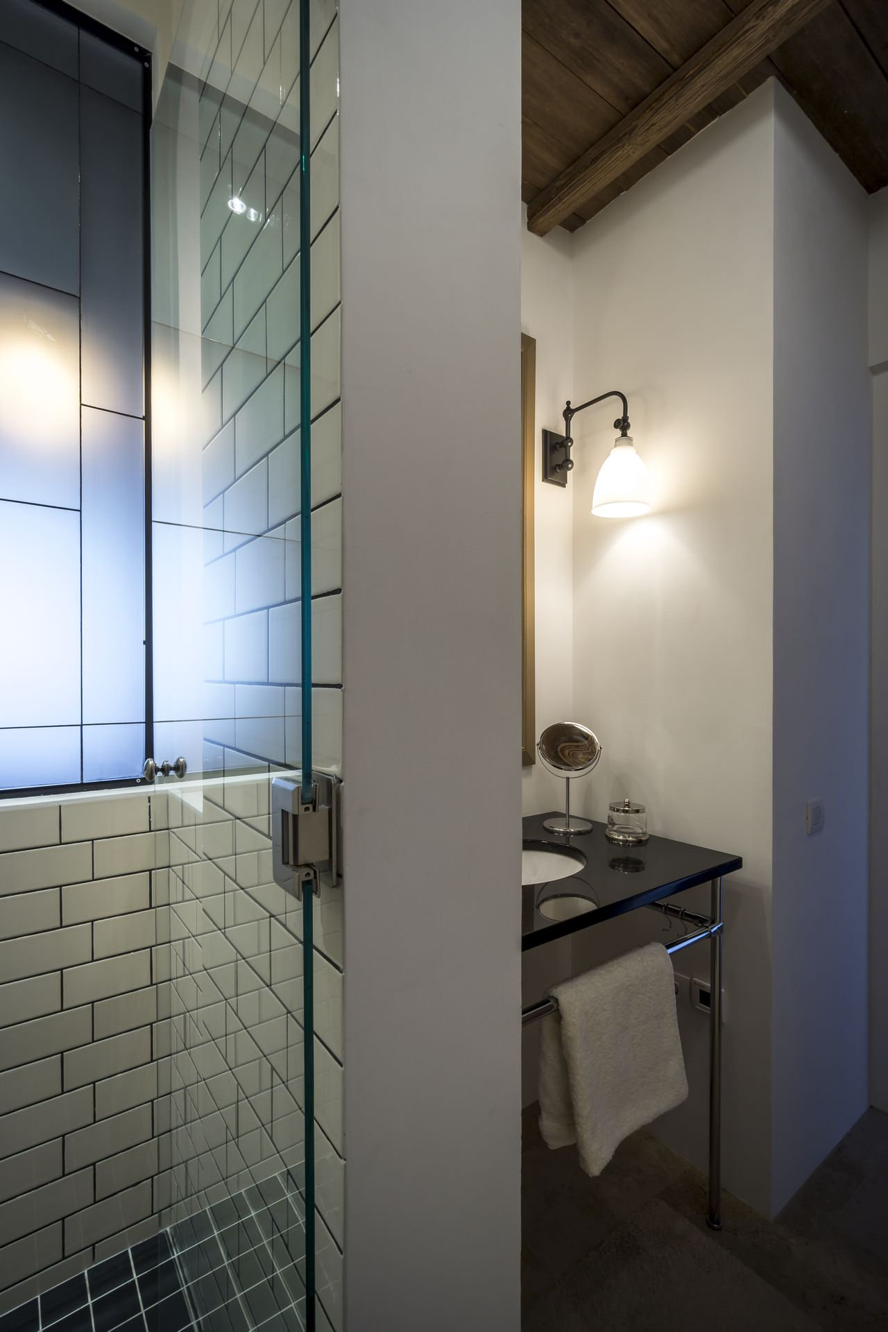 Вопрос: Зачем нужно окно между ванной и кухней