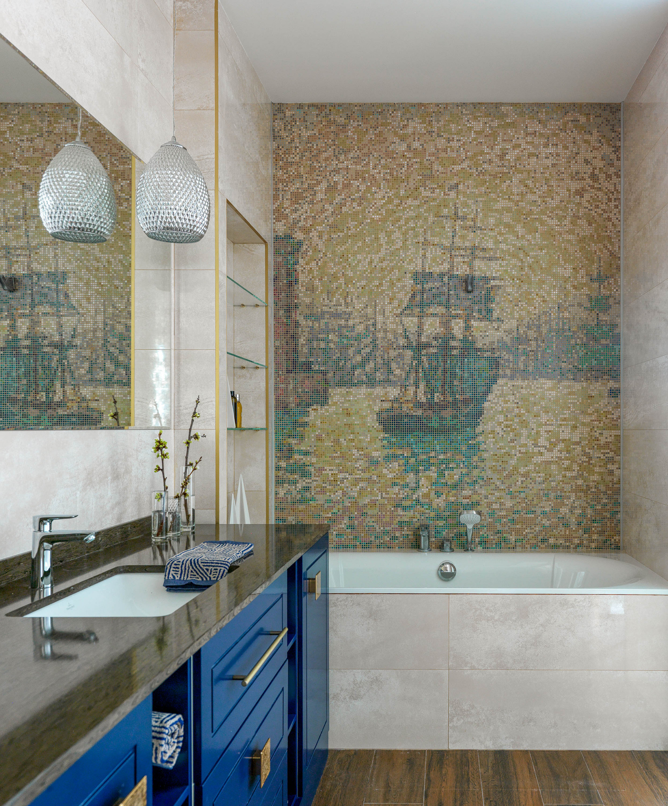 Houzz тур: Изумрудная квартира с фресками и мрамором