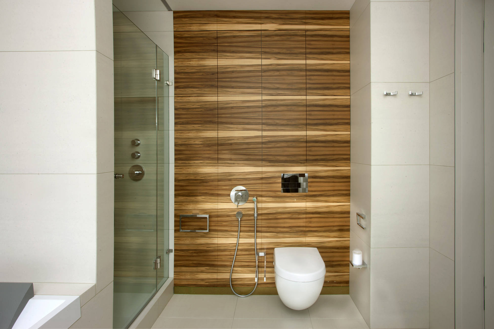 Материалы: Керамогранит «под дерево» vs натуральный паркет