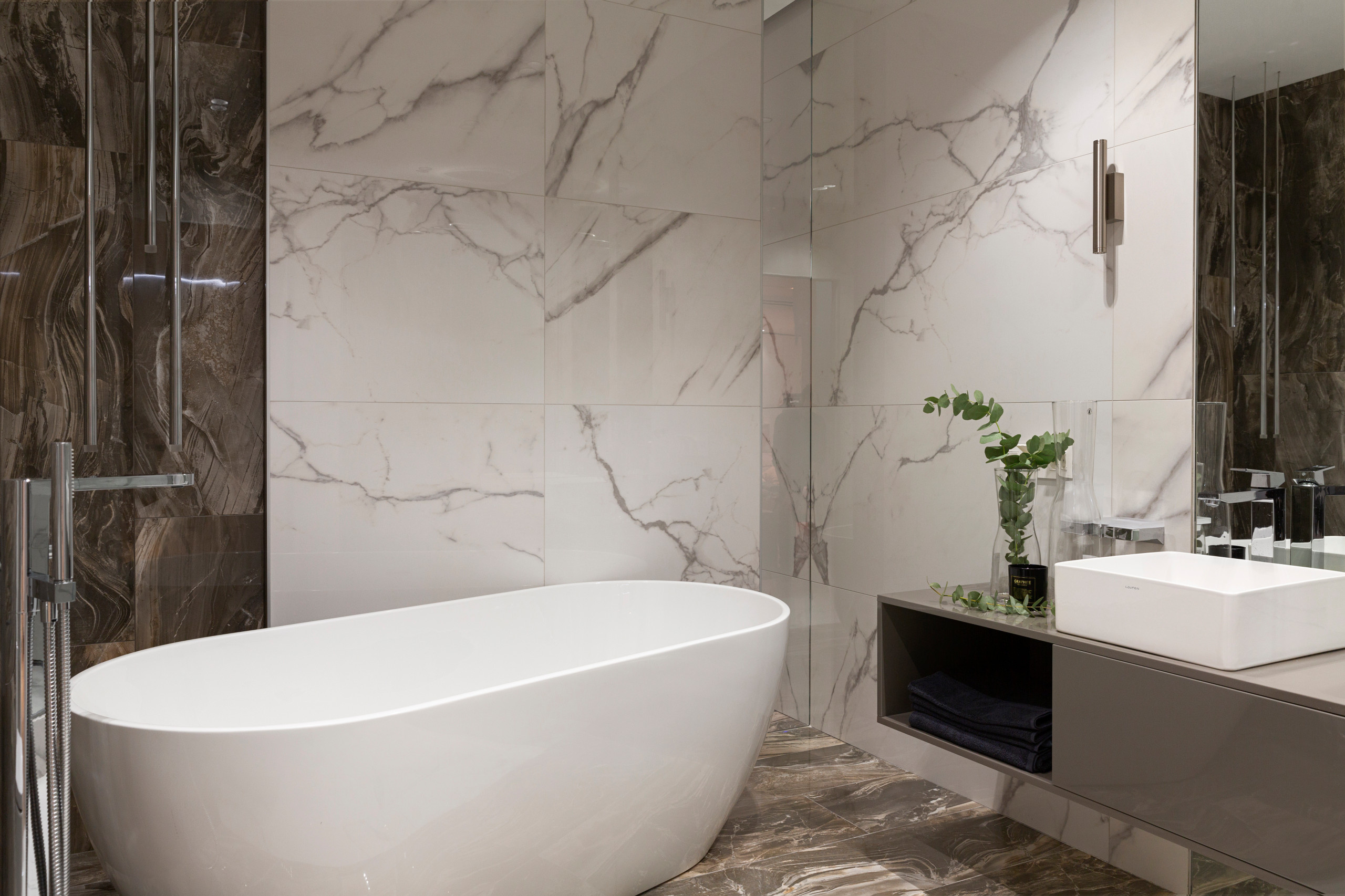 Houzz тур: Воздушный интерьер в глянце и монохроме