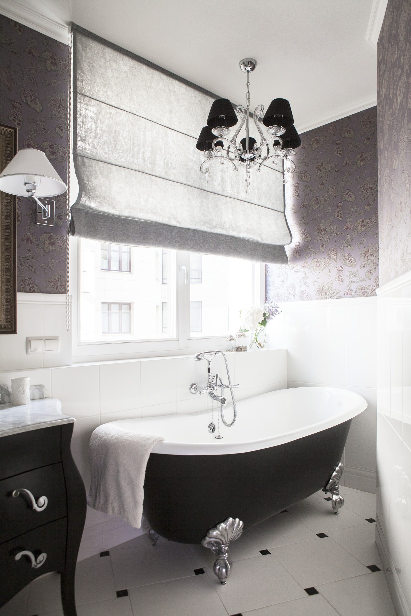 Houzz тур: Смелые обои и ванна-будуар в квартире нестандартной формы