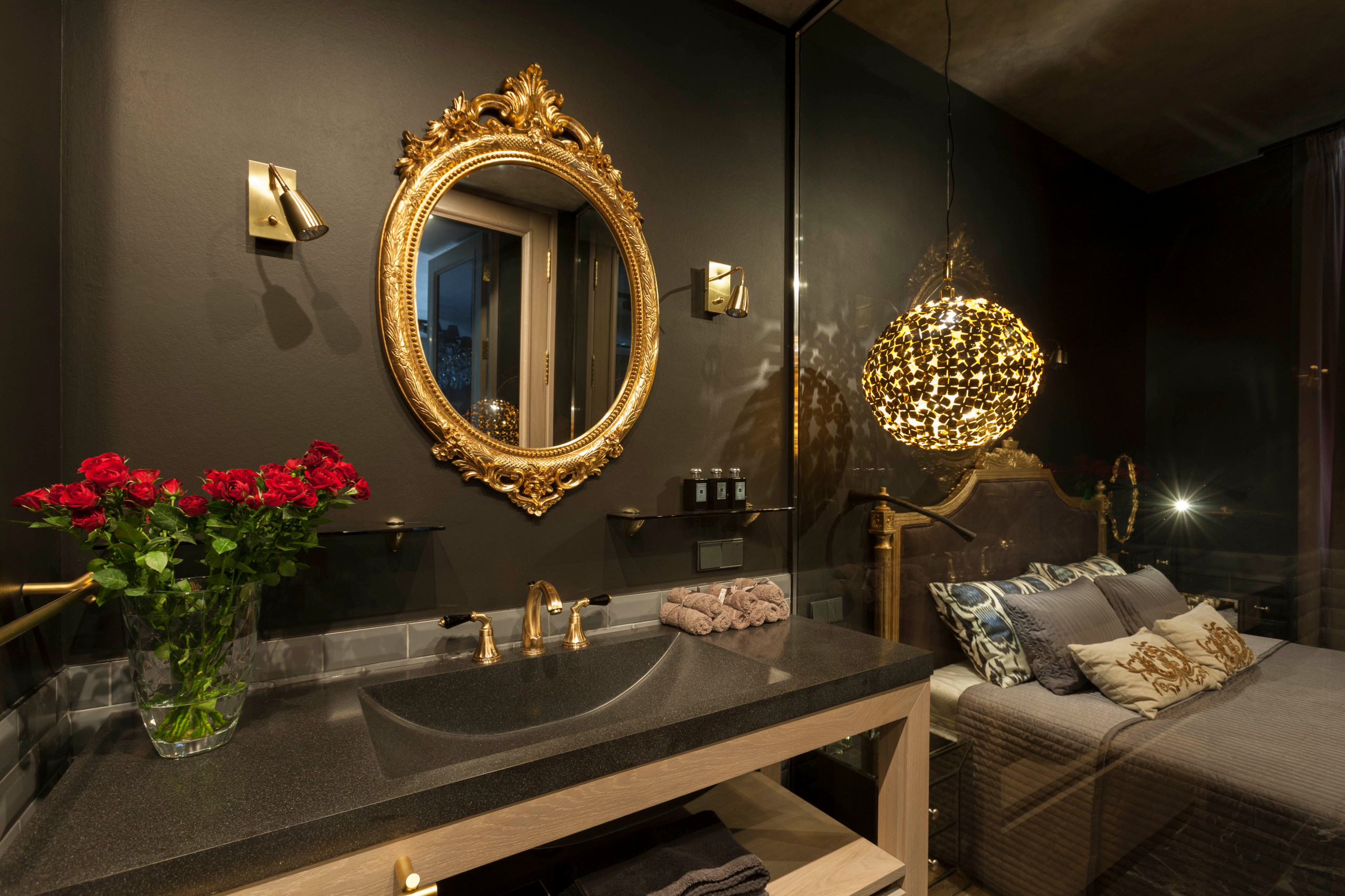 Houzz тур: Маленькая квартира с бетоном и позолотой