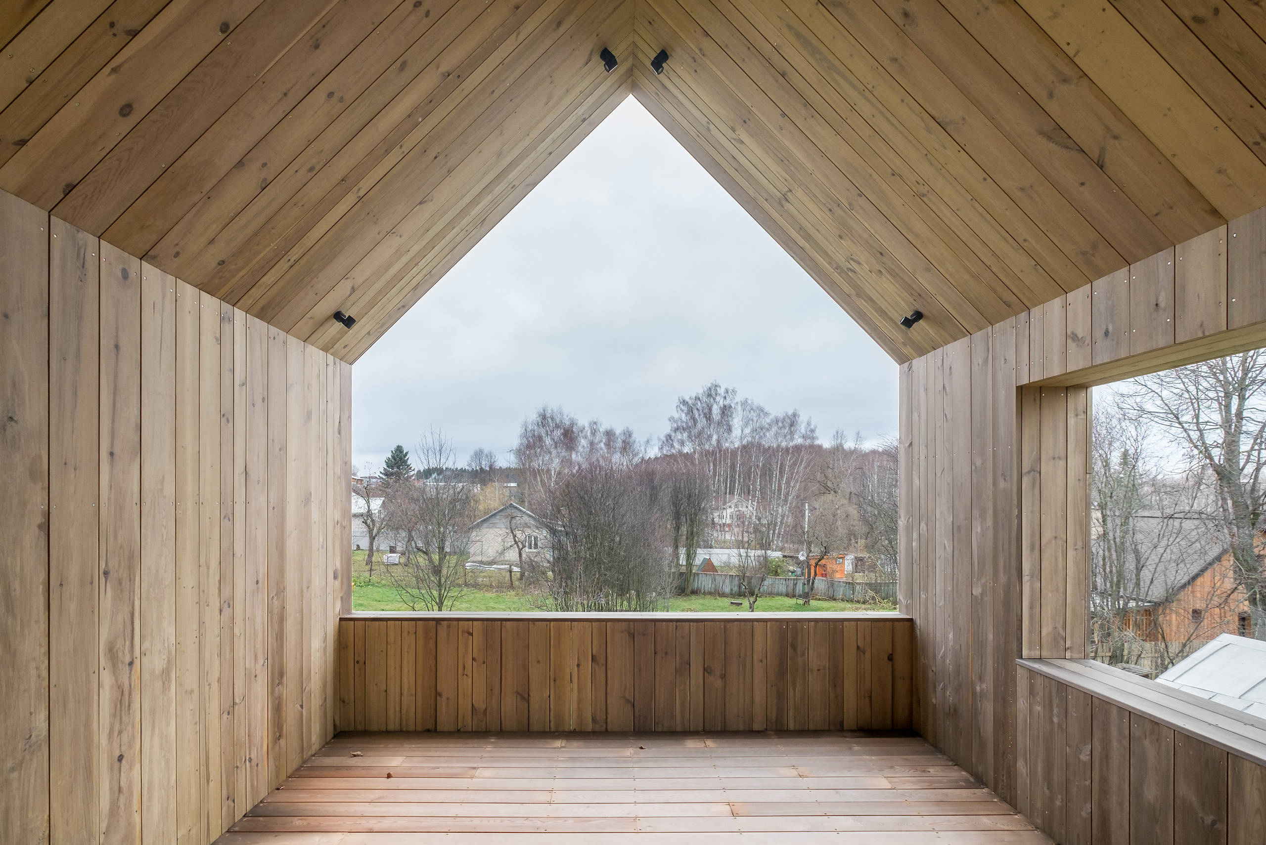 Houzz тур: Дача под Тарусой для большой творческой семьи