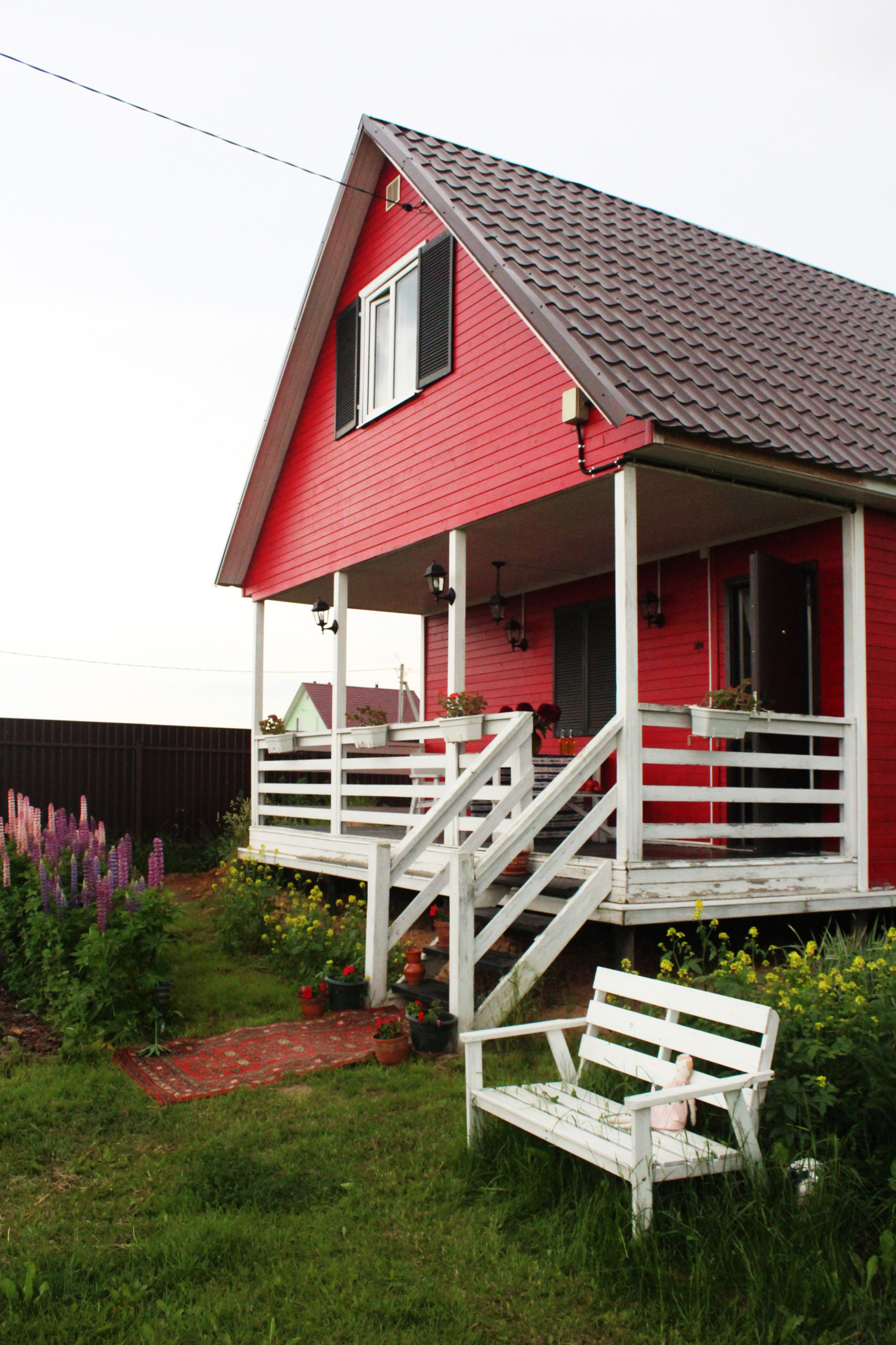 В гостях: Дачный домик 57 кв.м, полный жизни и цвета