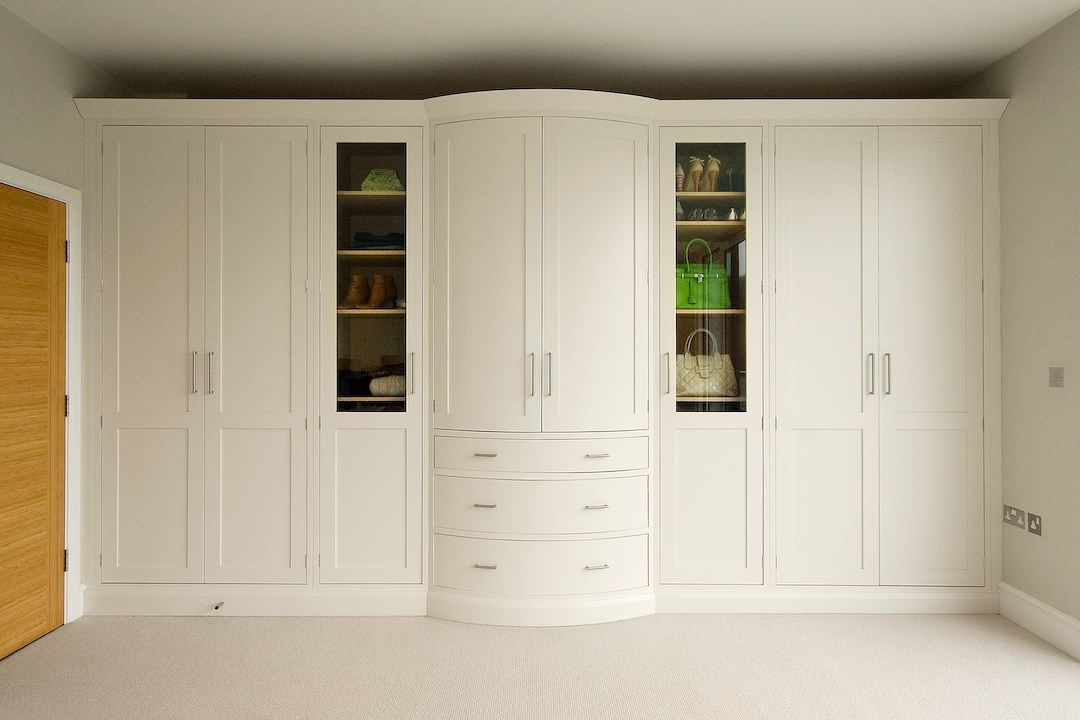 Фасадные работы: Выбираем встроенный шкаф