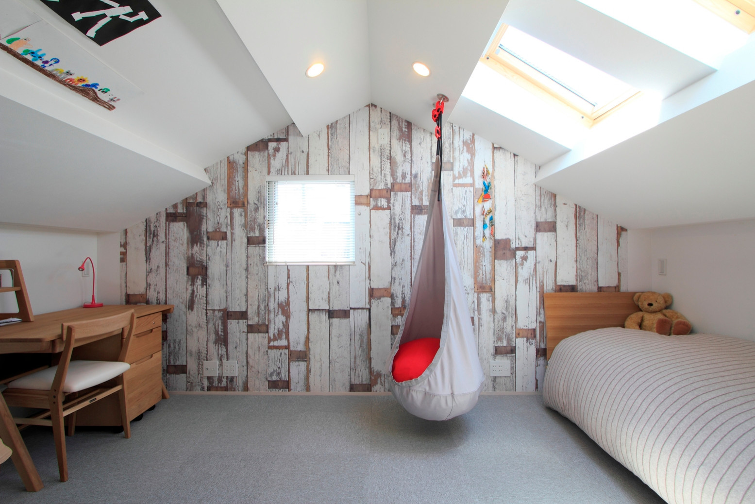 Потолок в детской комнате