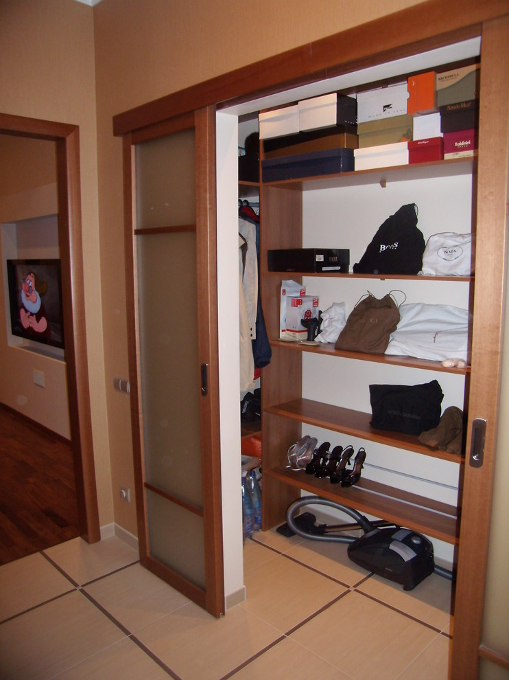 closet (view from hall)