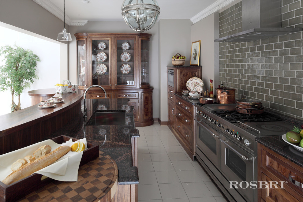Rosbri "English House" Main Showroom