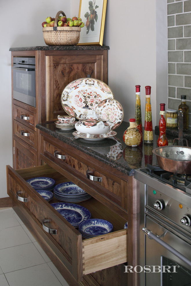 Rosbri "English House" Main Showroom