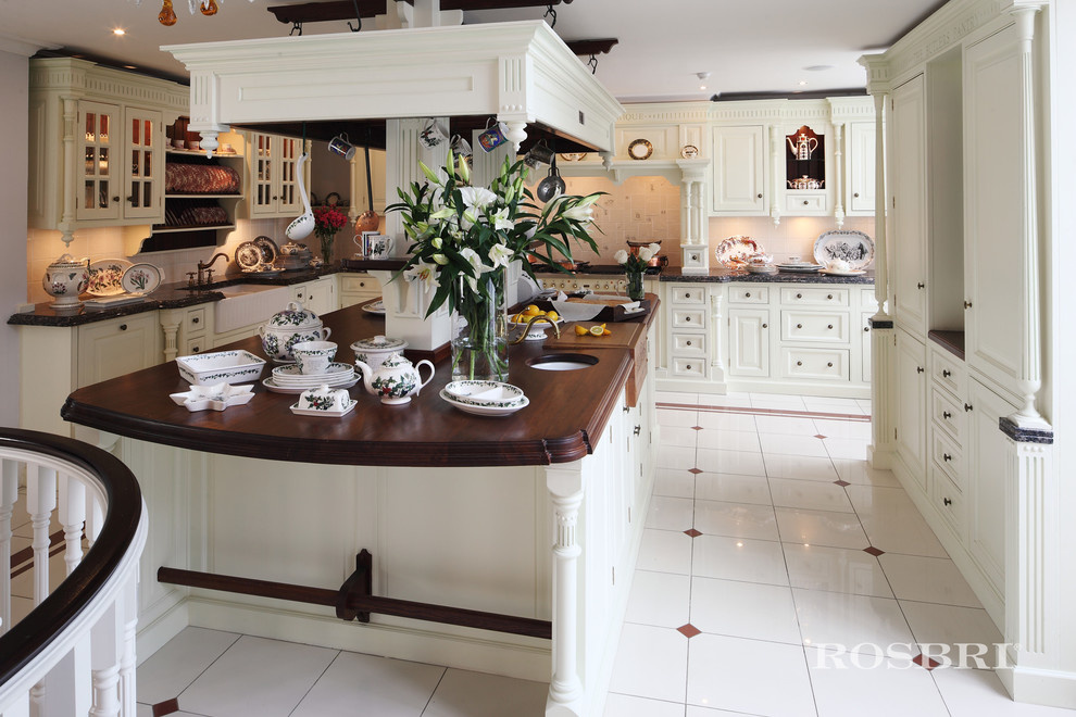 Rosbri "English House" Main Showroom