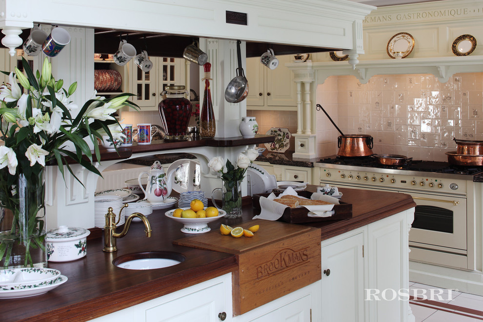 Rosbri "English House" Main Showroom
