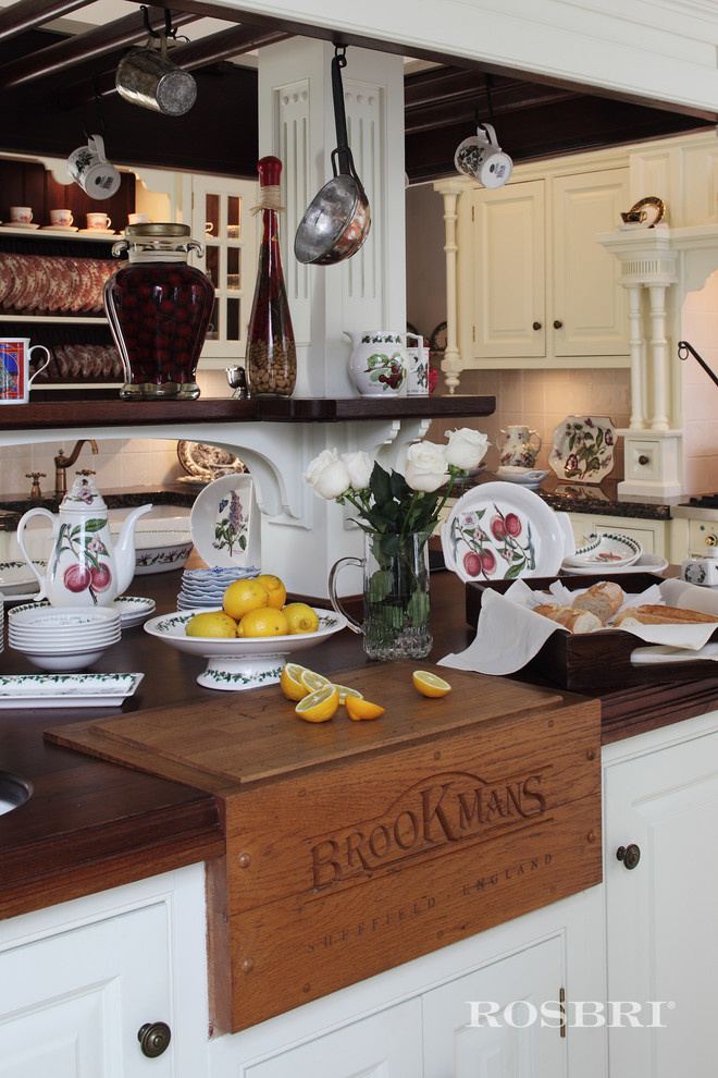 Rosbri "English House" Main Showroom