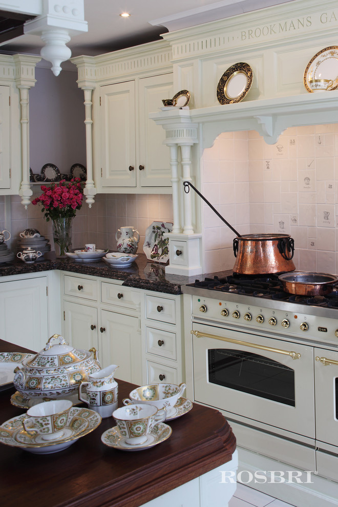 Rosbri "English House" Main Showroom