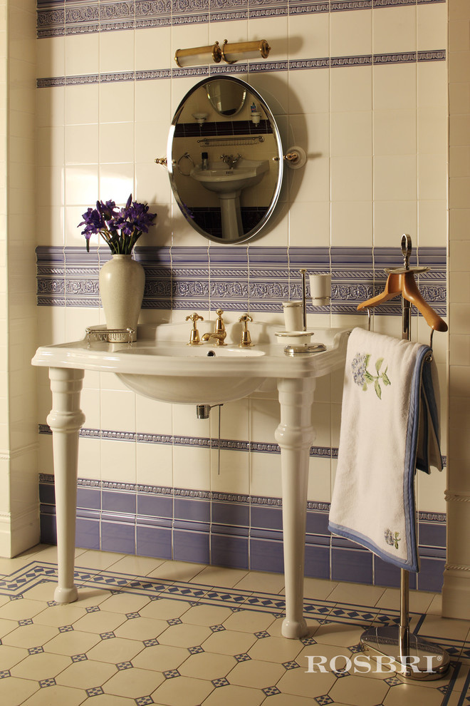 Rosbri "English House" Main Showroom