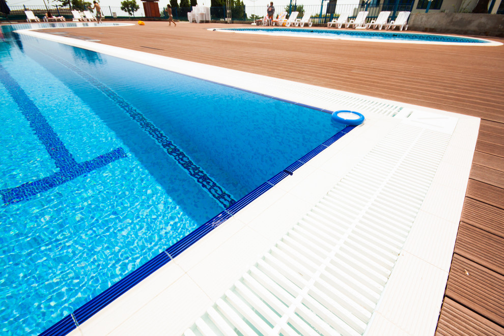 Social outdor swimming pools