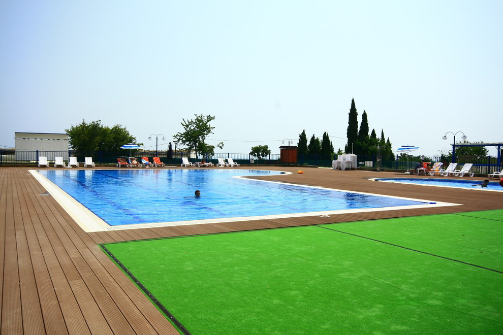 Social outdor swimming pools