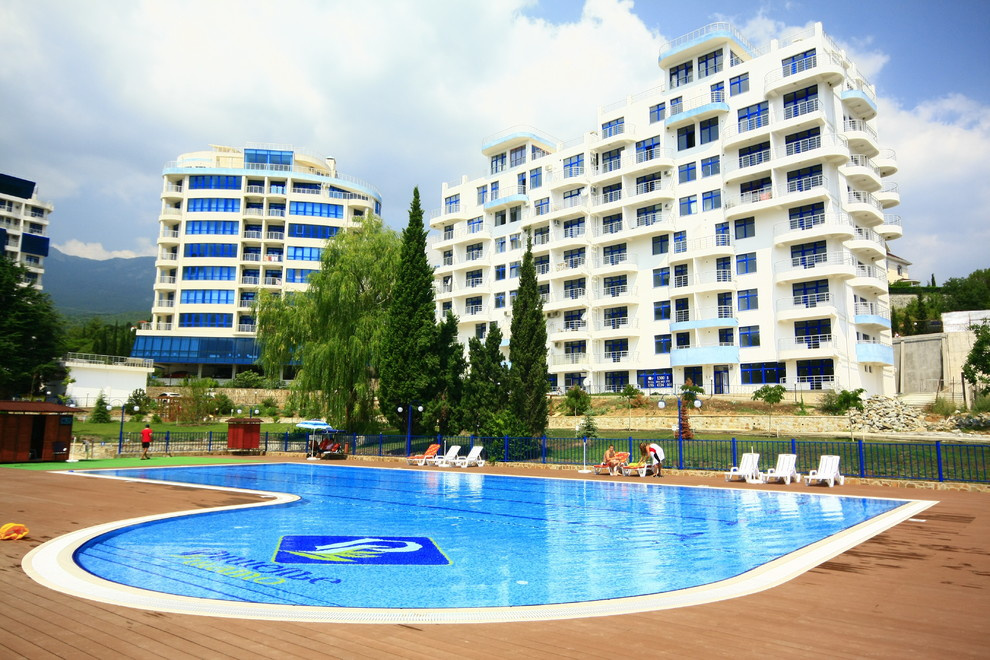 Social outdor swimming pools
