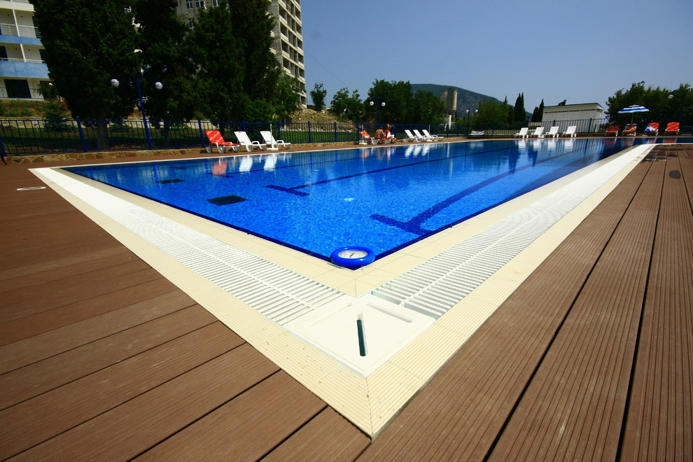 Social outdor swimming pools