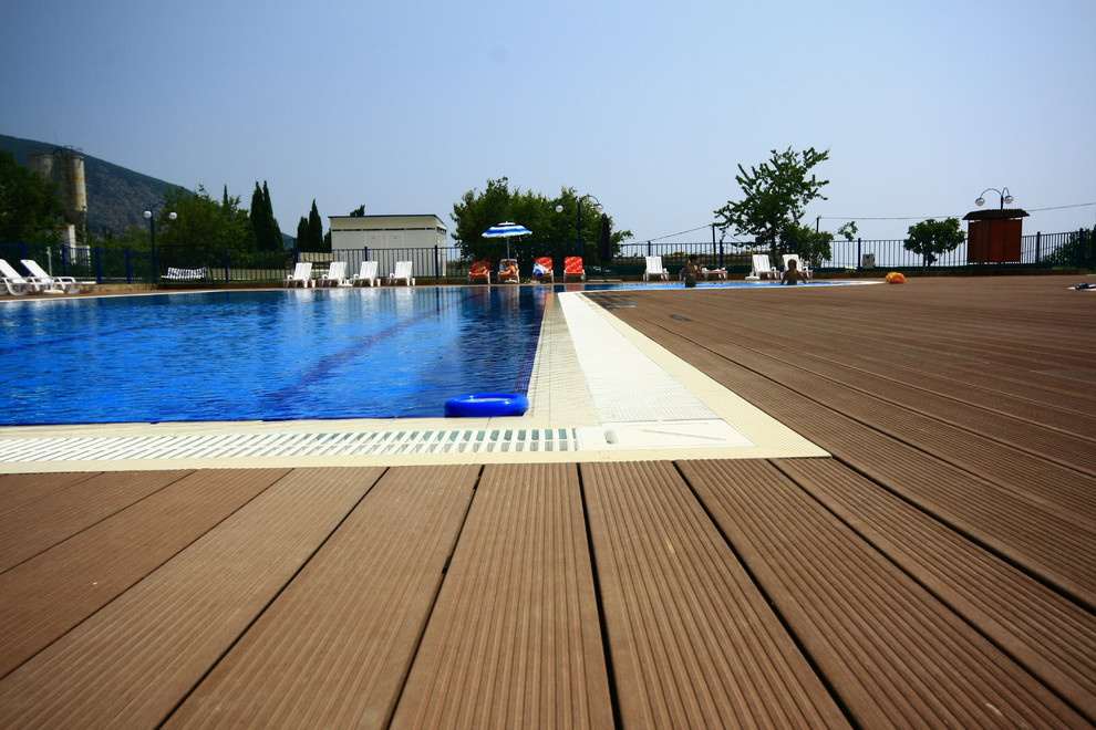 Обложка проекта: Social outdor swimming pools