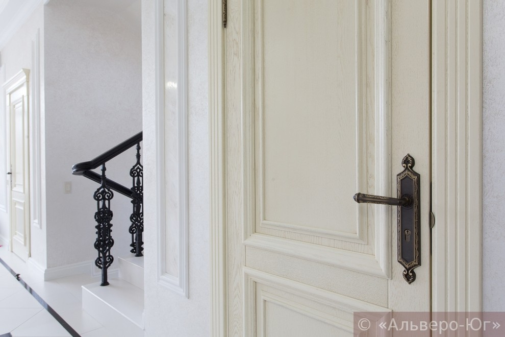 Дверь из массива дуба «Екатерина» из коллекции «Альверо» в интерьере