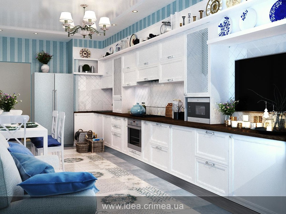 Traditional kitchen in blue and white
