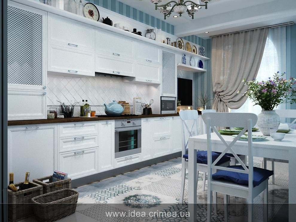 Traditional kitchen in blue and white