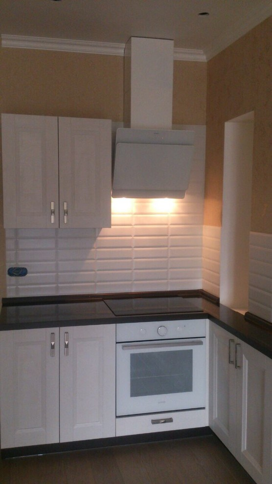 Contemporary L-Shape Kitchen