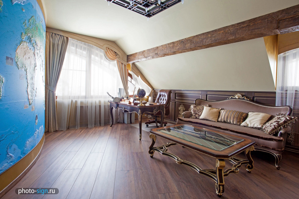 Отделка стен декоративными материалами в загородном доме