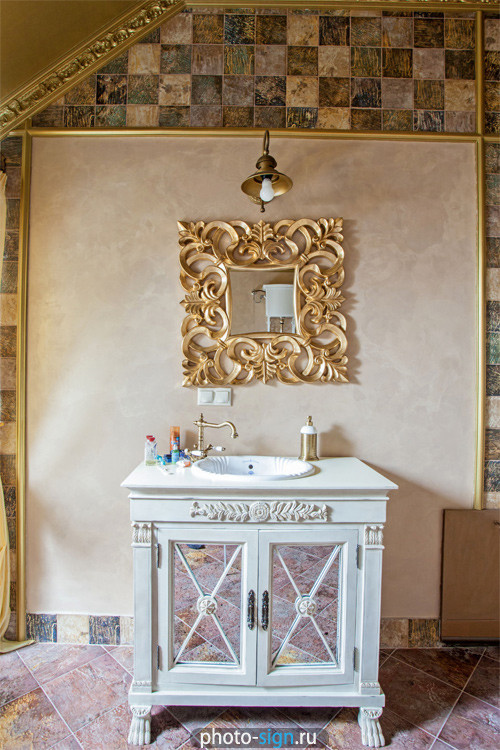 Отделка стен декоративными материалами в загородном доме