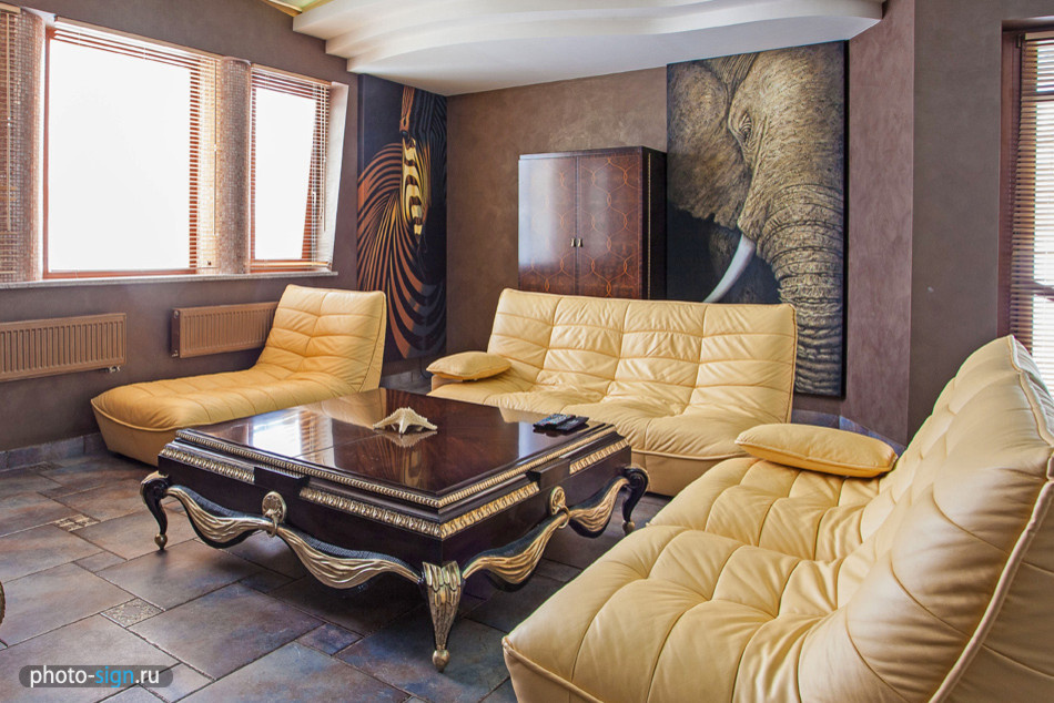 Отделка стен декоративными материалами в загородном доме