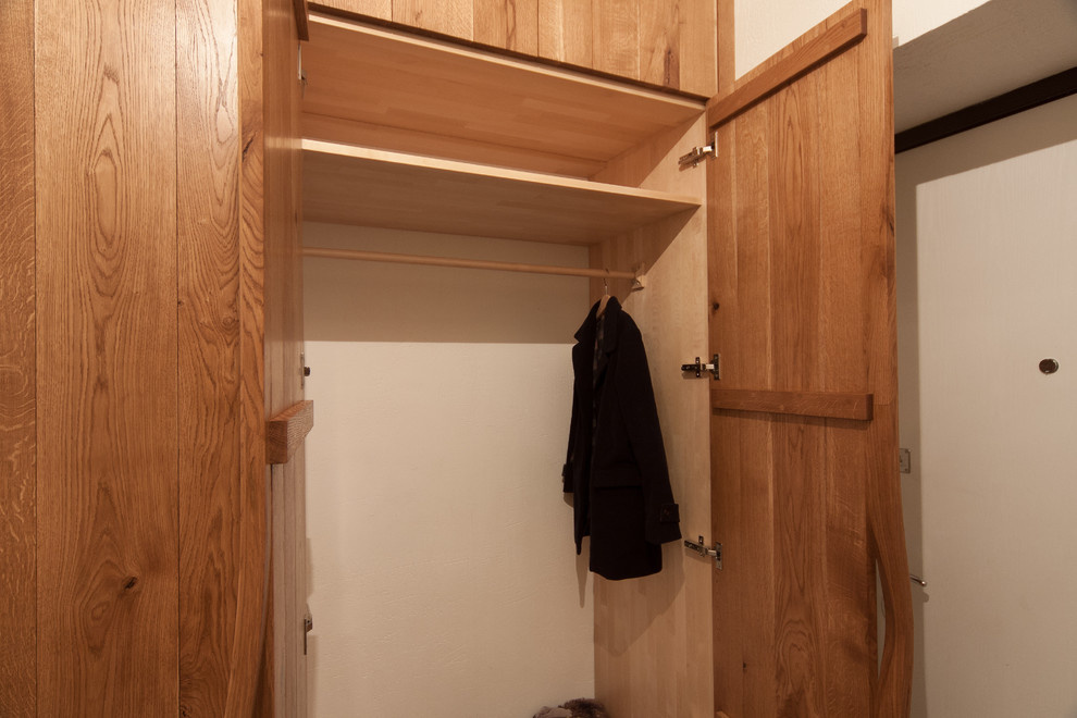 Встроенный шкаф в прихожей