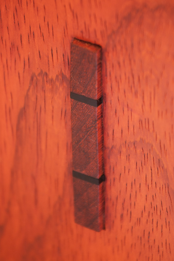 Книжный стеллаж