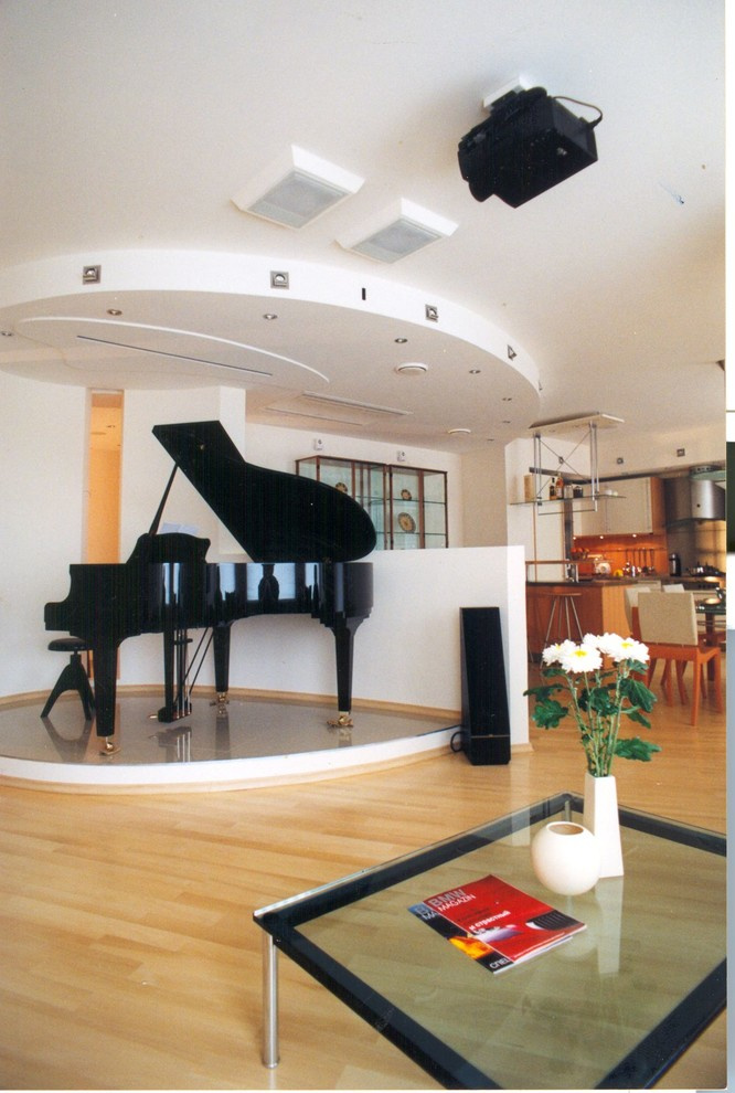 Обложка проекта: Встроенный в потолок экран