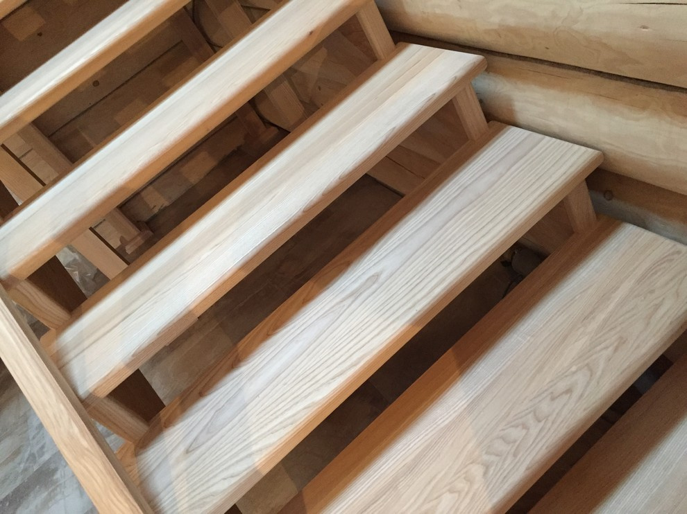 Лестница в дом из ясеня