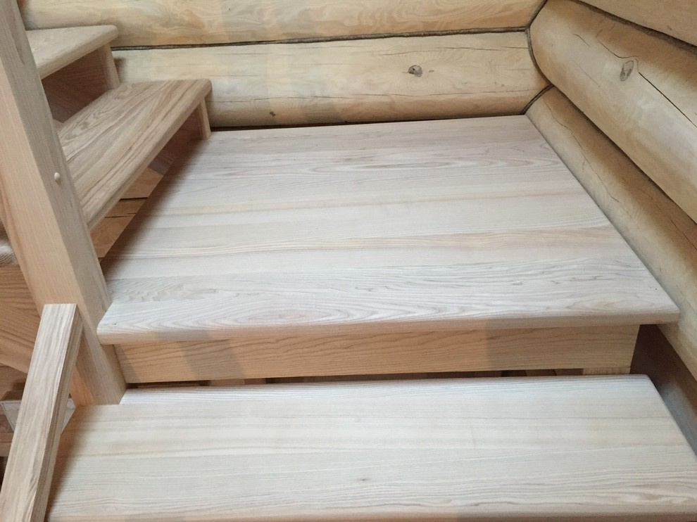 Лестница в дом из ясеня