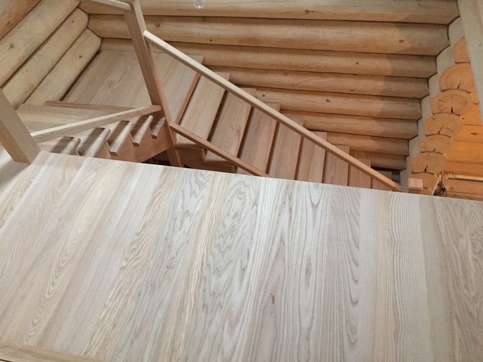 Лестница в дом из ясеня