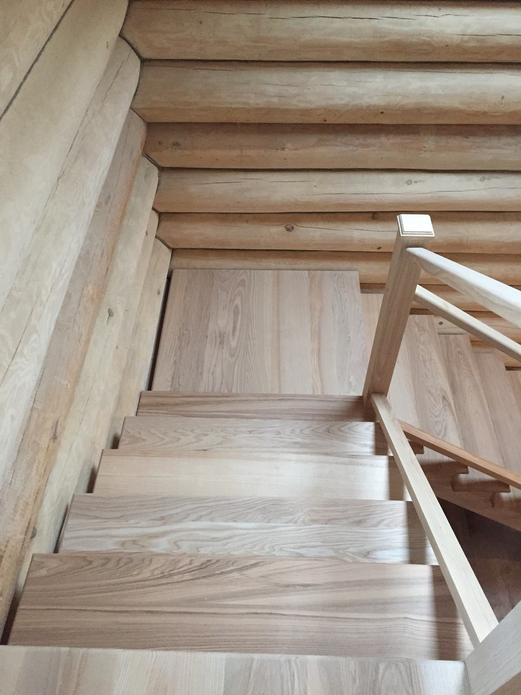 Лестница в дом из ясеня