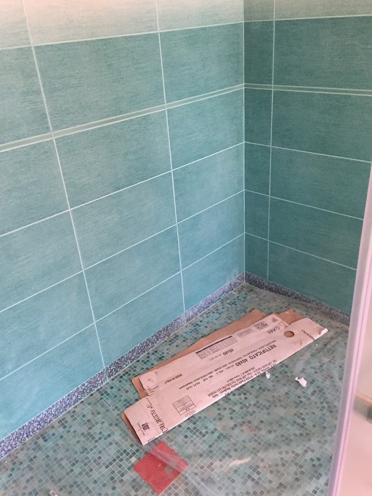 Душевая в доме из сруба.