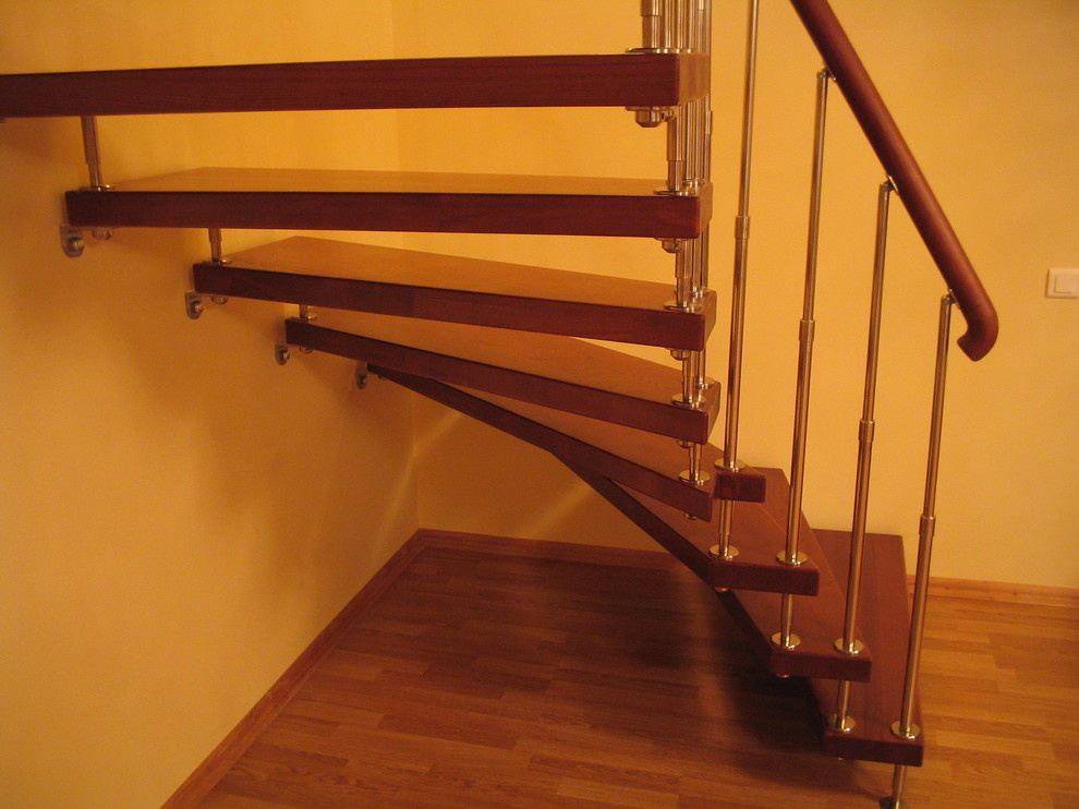 Лестницы на больцах