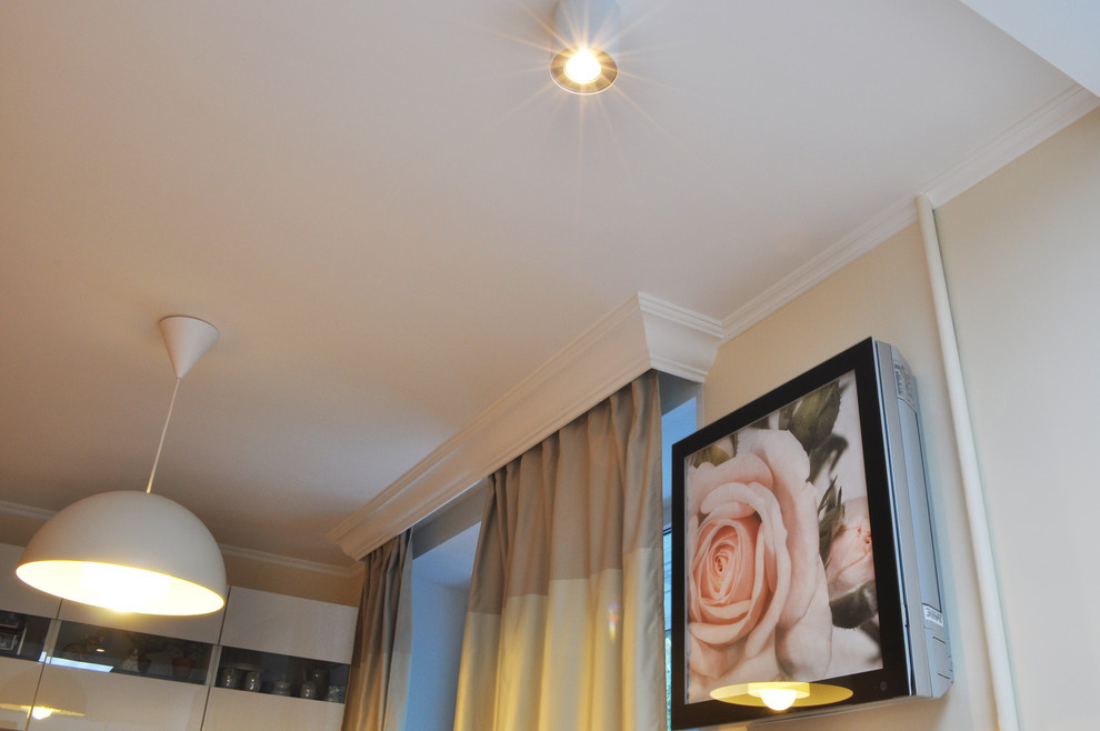 м. Молодежная