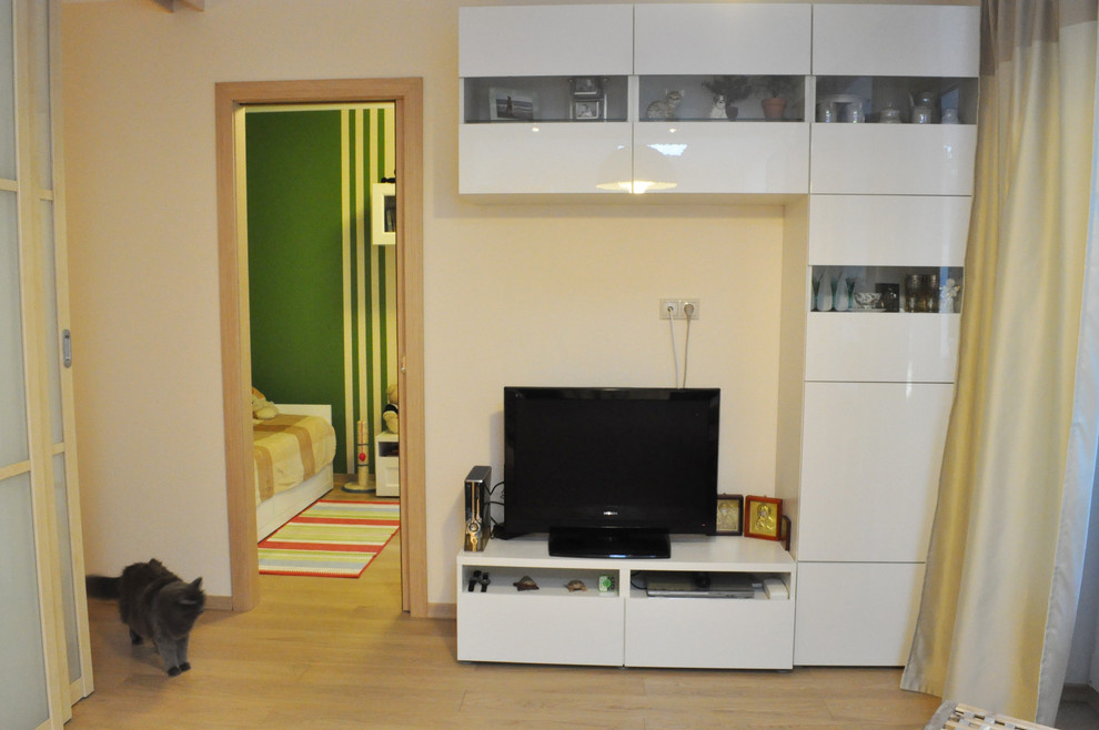 м. Молодежная