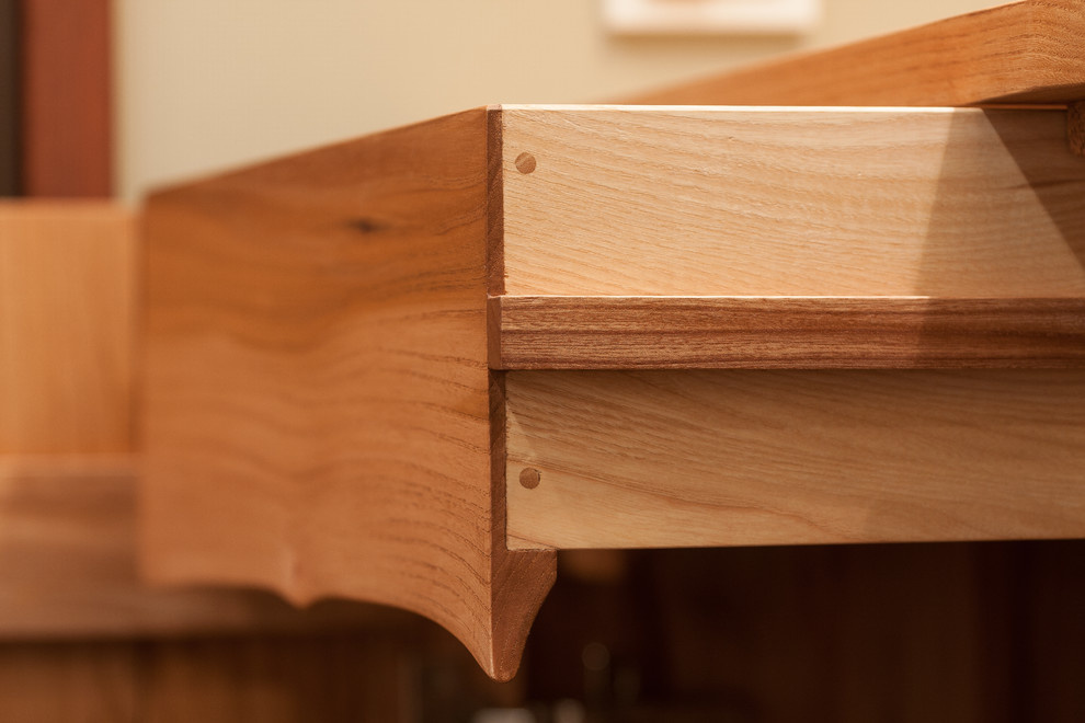 Тумба из массива карагача