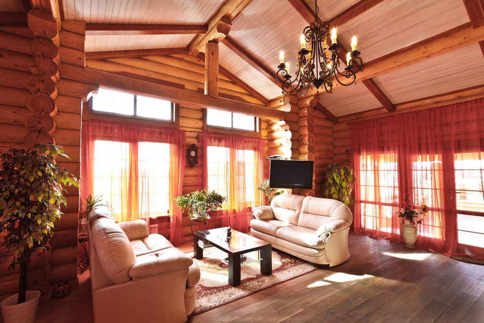 Дом из оцилиндрованного бревна, S=700 кв.м