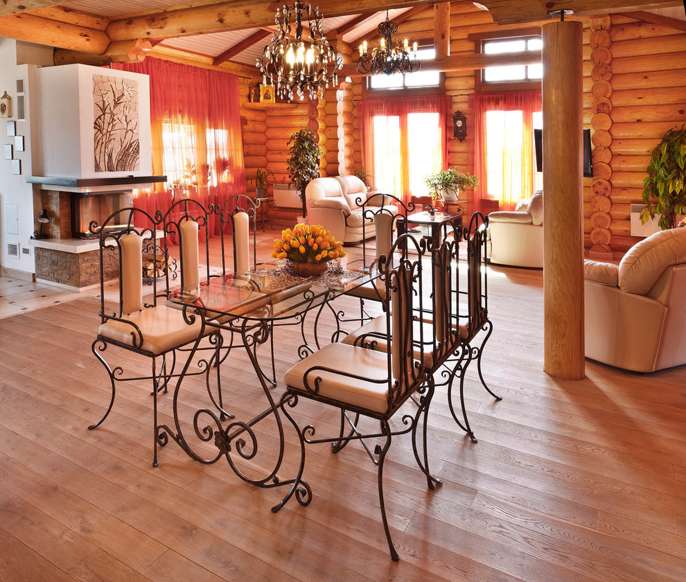 Дом из оцилиндрованного бревна, S=700 кв.м