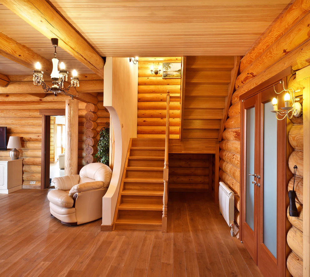 Дом из оцилиндрованного бревна, S=700 кв.м