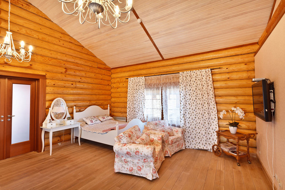 Дом из оцилиндрованного бревна, S=700 кв.м