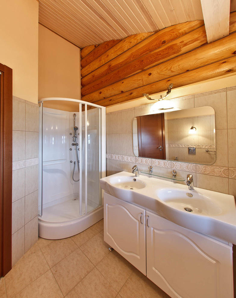 Дом из оцилиндрованного бревна, S=700 кв.м