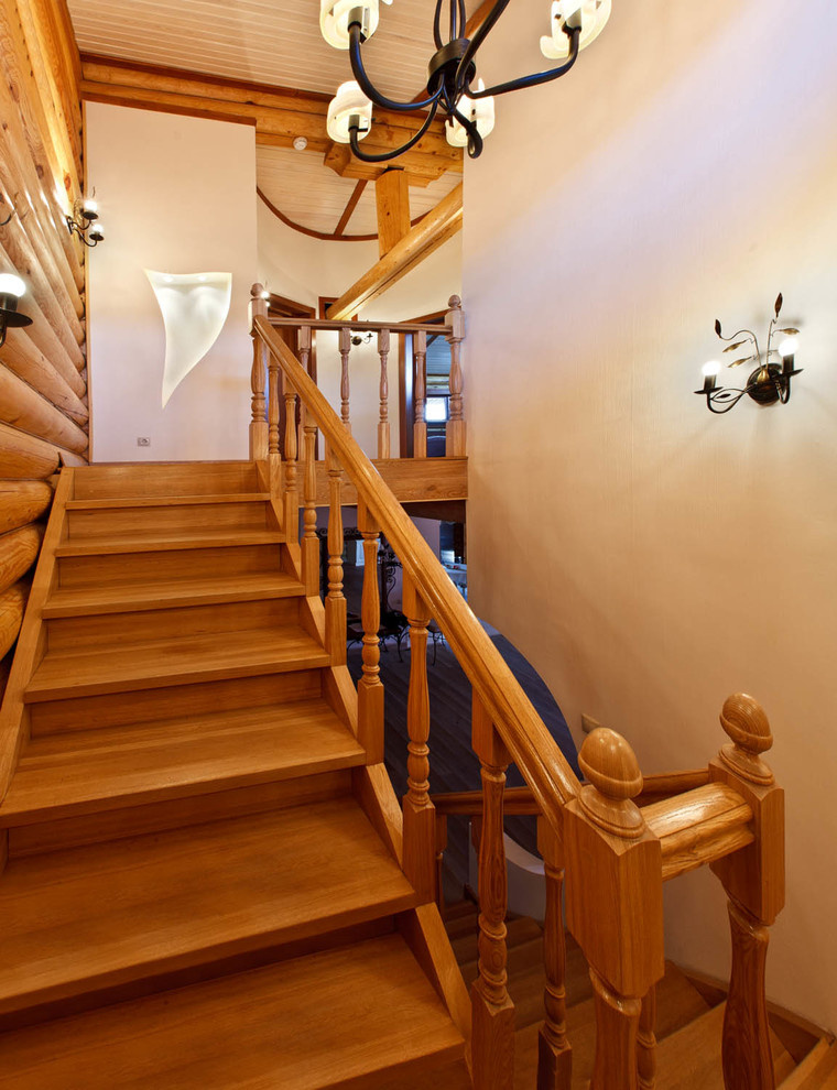 Дом из оцилиндрованного бревна, S=700 кв.м